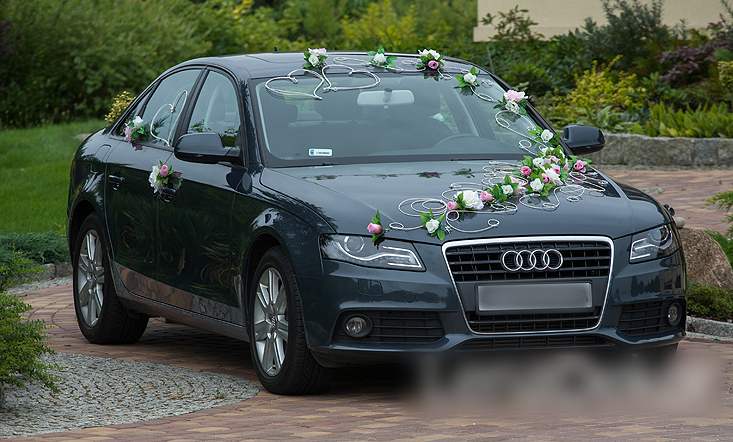 Décoration voiture de mariage Fleurs rose-ivoire