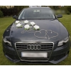 Blanc roses décoration de mariage pour voiture