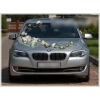 Voiture de mariage avec décoration