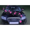 Decoration voiture de mariés fushia roses roses et le coeur