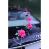 Decoration voiture de mariés fushia roses roses et le coeur