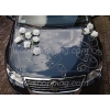 Décoration voiture de mariage roses blanches