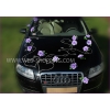 Décoration voiture de mariage violet roses