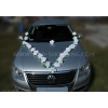 roses blanches avec des ventouses voiture mariage