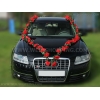 Voiture de mariage guirlande de roses rouges