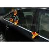 Décoration voiture mariage orchidées oranges et coeurs blancs