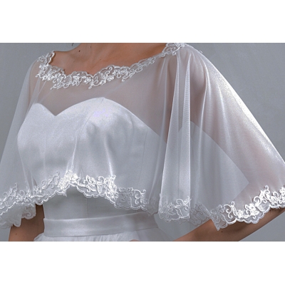 Tulle cape avec de la dentelle pour la mariée