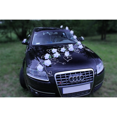 Voiture mariage decoration  roses blanches et le coeur