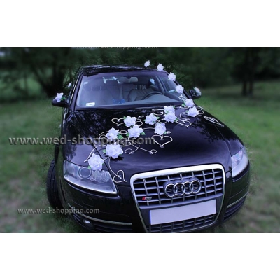 Decoration voiture de mariés roses ivoire et le coeur
