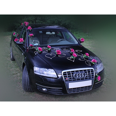 Deco de voiture de mariage Bourgogne roses et le coeur