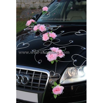 Decoration voiture de mariés rosé roses et le coeur