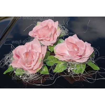 Décoration voiture de mariage roses rose