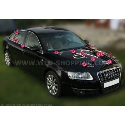 Décoration de voiture mariage orchidées rose foncé et le cœur