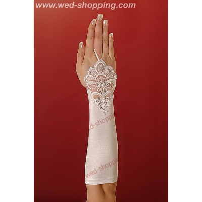 Gants de mariée avec un bel motif ornemental sur le poignet