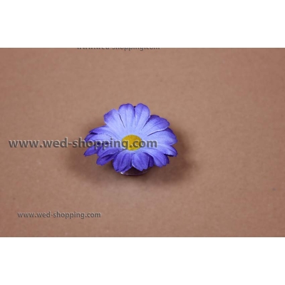Marguerites bleues avec des ventouses pour la décoration de voiture de mariage