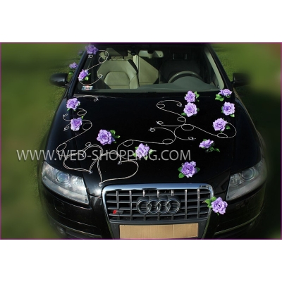 Décoration voiture de mariage violet roses