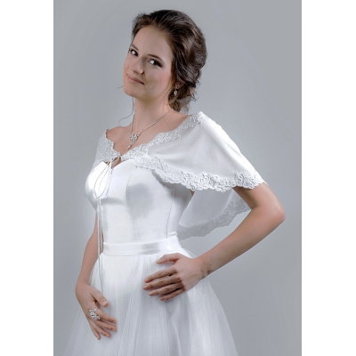 Tulle cape avec de la dentelle