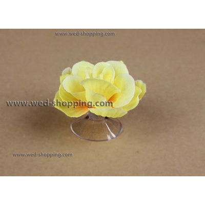 Roses jaunes avec des ventouses pour la décoration de voiture de mariage