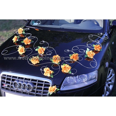 Décoration voiture mariage roses oranges