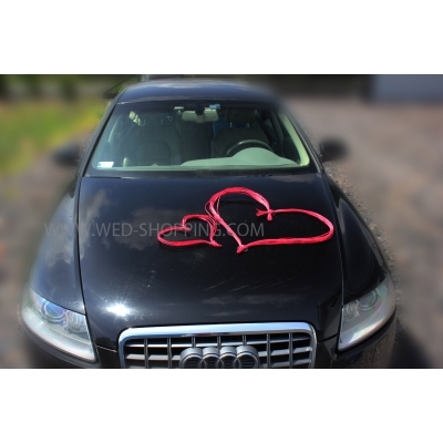Coeurs de rotin rouge pour la décoration de voiture de mariage