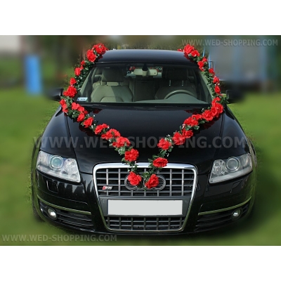 Voiture de mariage guirlande de roses rouges