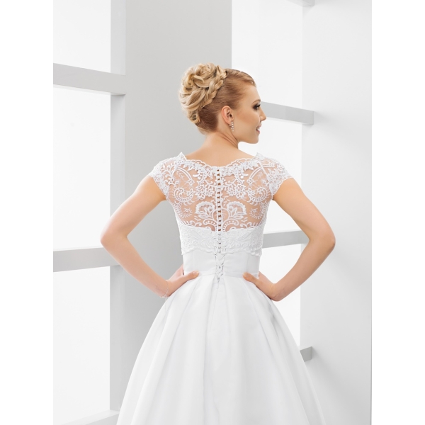 boléro mariage en dentelle Fermeture dos en boutons