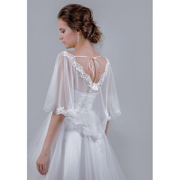 Tulle cape avec de la dentelle pour la mariée