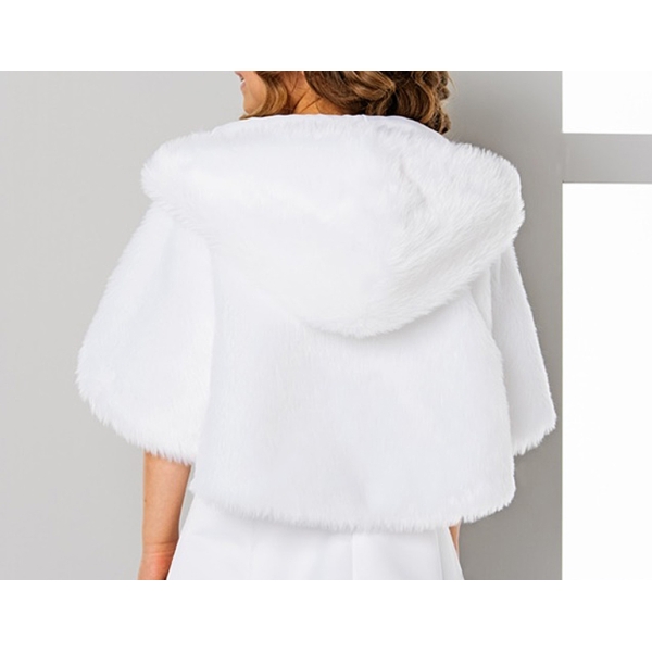 Cape Communion avec capuche fausse fourrure
