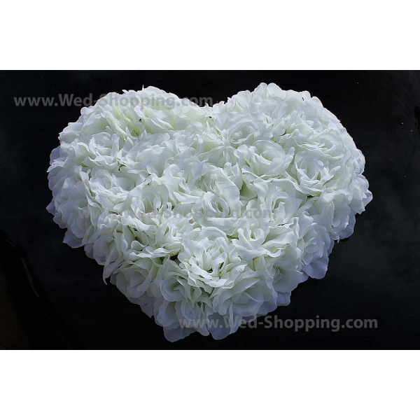 Grand coeur avec les roses creme