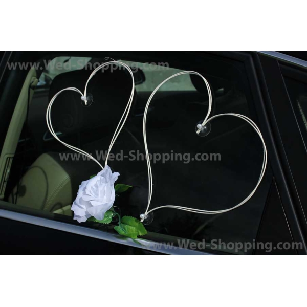 Décoration voiture mariage - Coeur en rotin et roses blanches