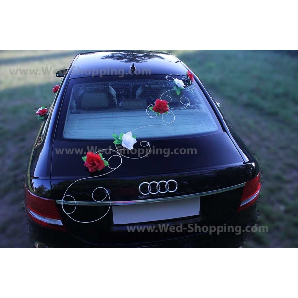 Décoration voiture mariage Roses blanches et rouges
