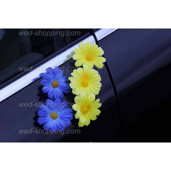 Décoration voiture mariage marguerites jaune-bleu