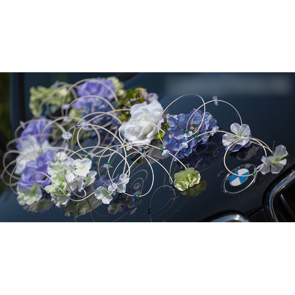 Décoration rotin pour mariage fleurs bleu violet