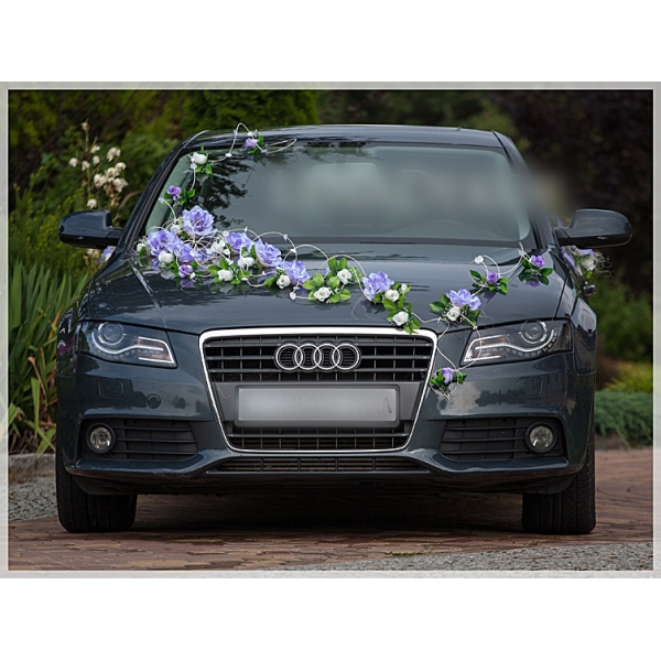 Déco voiture des mariés couleur bleu violet crème