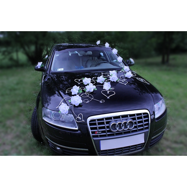 Voiture mariage decoration  roses blanches et le coeur