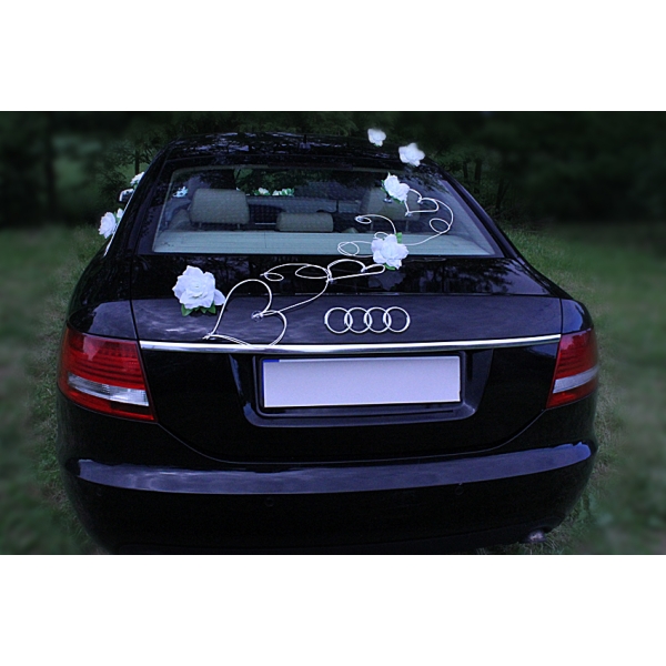 Voiture mariage decoration  roses blanches et le coeur