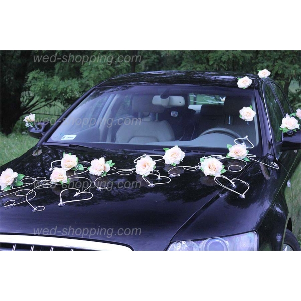 Decoration voiture de mariés roses pêche et le coeur