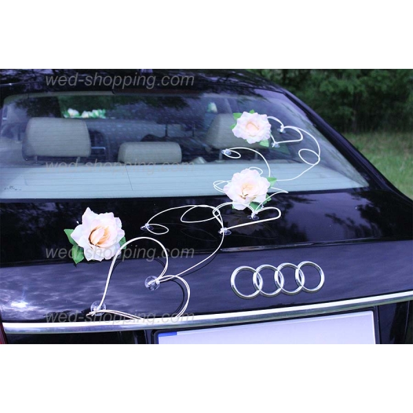 Decoration voiture de mariés roses pêche et le coeur