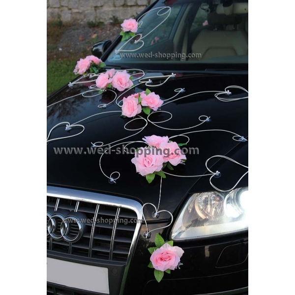 Decoration voiture de mariés rosé roses et le coeur