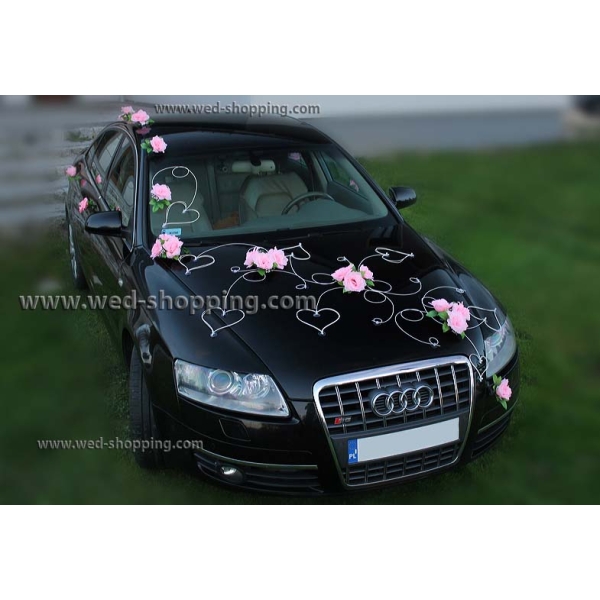 Decoration voiture de mariés rosé roses et le coeur