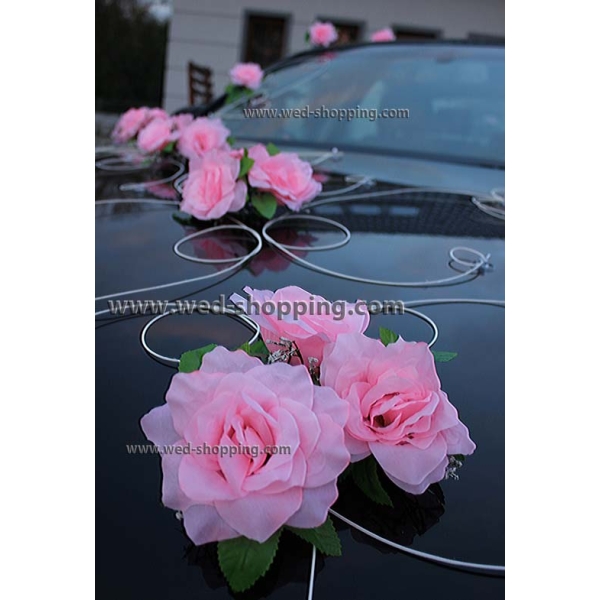 Decoration voiture de mariés rosé roses et le coeur