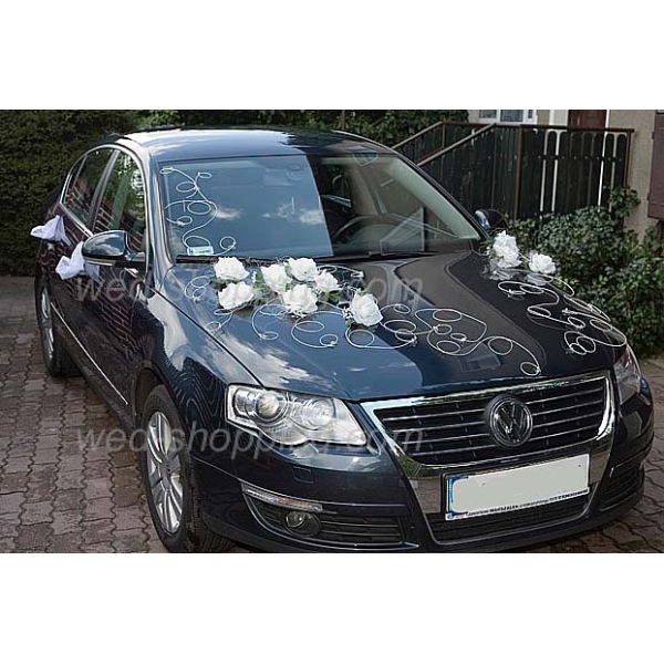 Décoration voiture de mariage roses rose