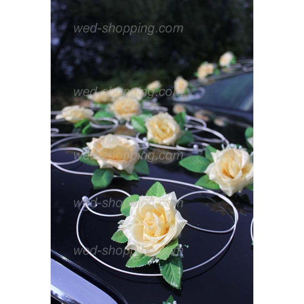 Déco de voiture de mariage jaune d or