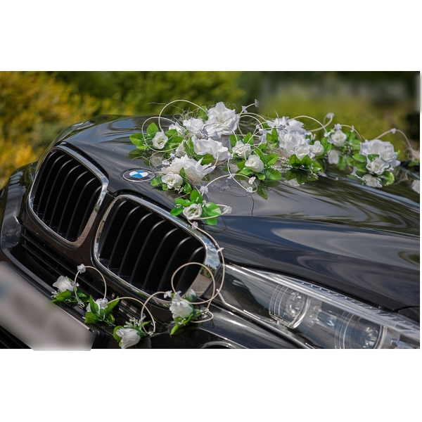 Déco voiture des mariés couleur crème