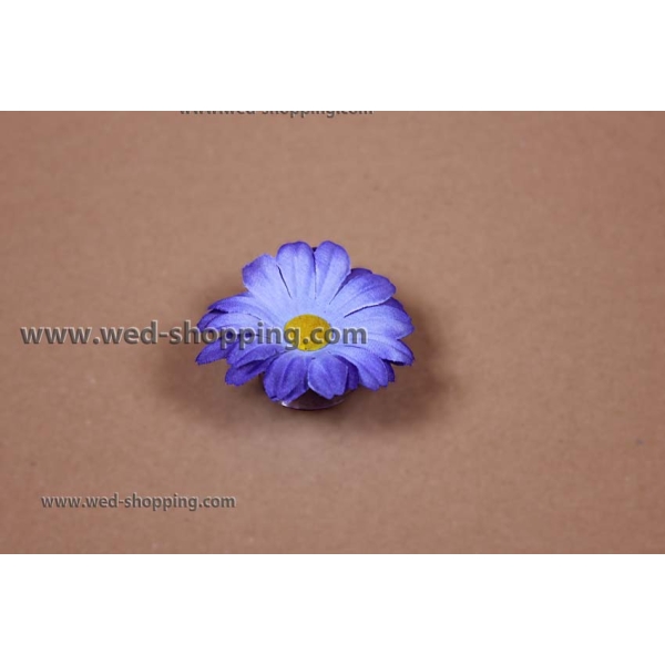 Marguerites bleues avec des ventouses pour la décoration de voiture de mariage