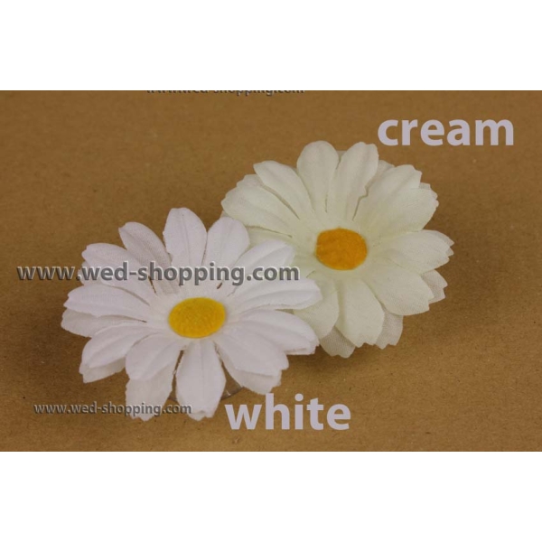 Marguerites crème avec des ventouses pour la décoration de voiture balai