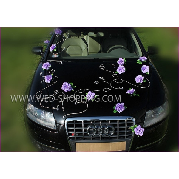 Décoration voiture de mariage violet roses