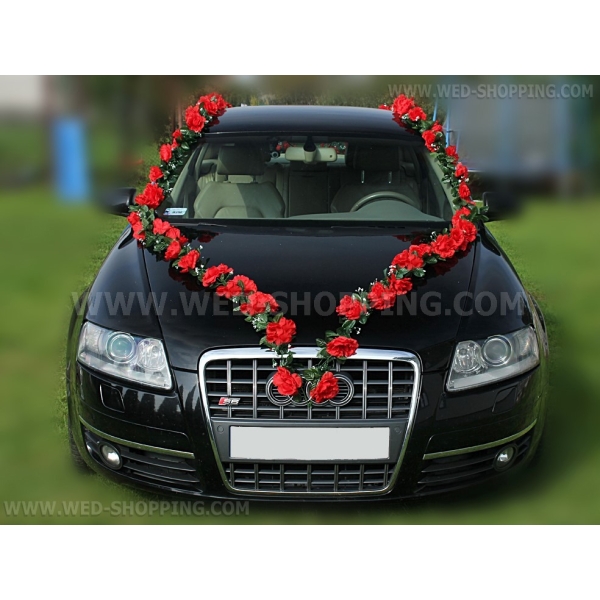 Voiture de mariage guirlande de roses rouges