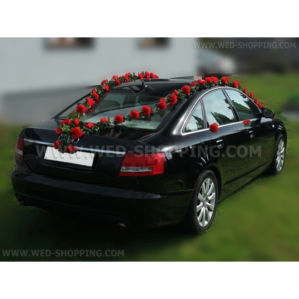 Voiture de mariage guirlande de roses rouges