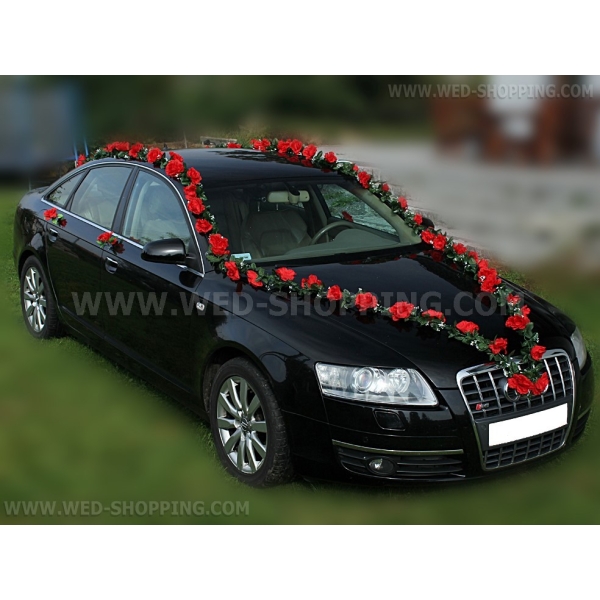 Voiture de mariage guirlande de roses rouges